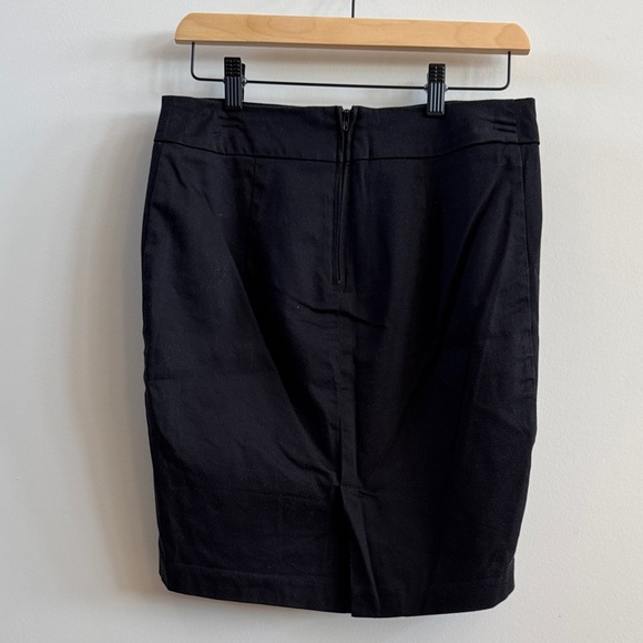 ⚫⚪ Smart Set Black & White Lace Pencil Skirt
Size 4 - Picture 3 of 7